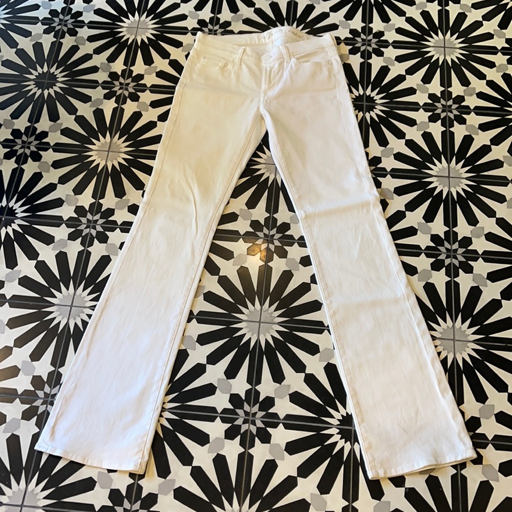 7 for all mankind white denim. Size 27. Worn once. Bootcut.